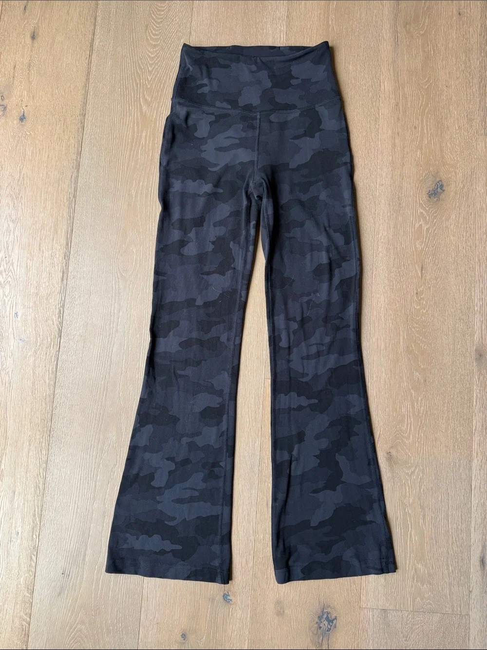 lululemon Groove Super-High-Rise Flared Pant *Nulu Camo Deep Coal